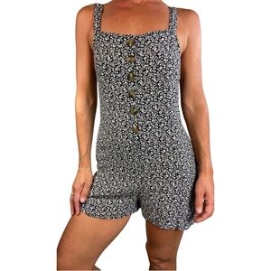 Black and White Floral Romper with Pockets & Adjustable Straps Size Small